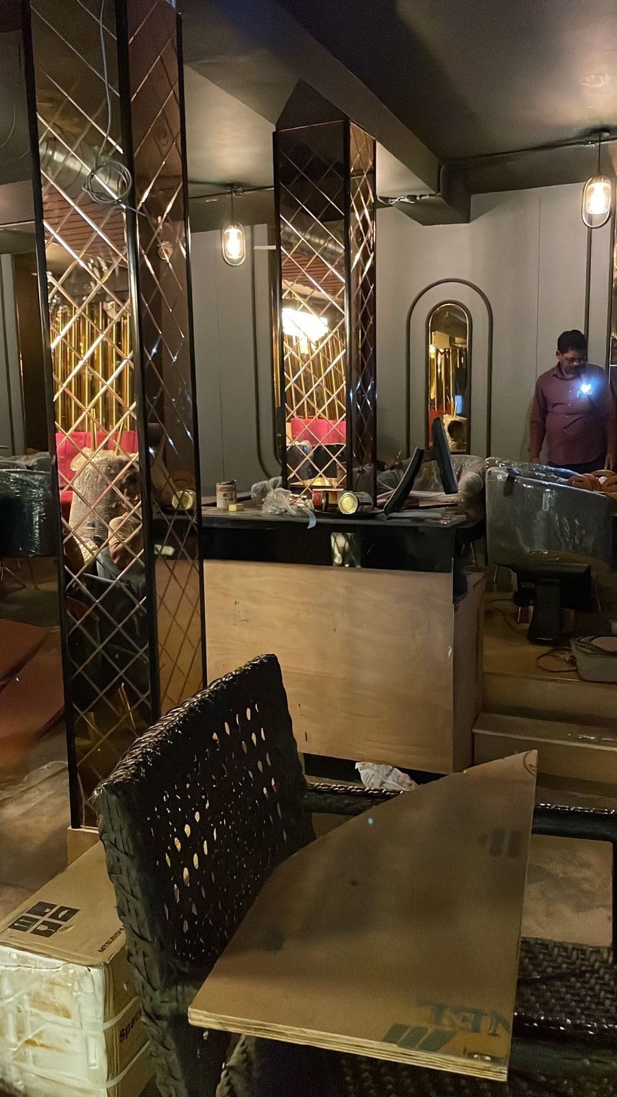 Café at Hudson Lane — seating and mirrored partition