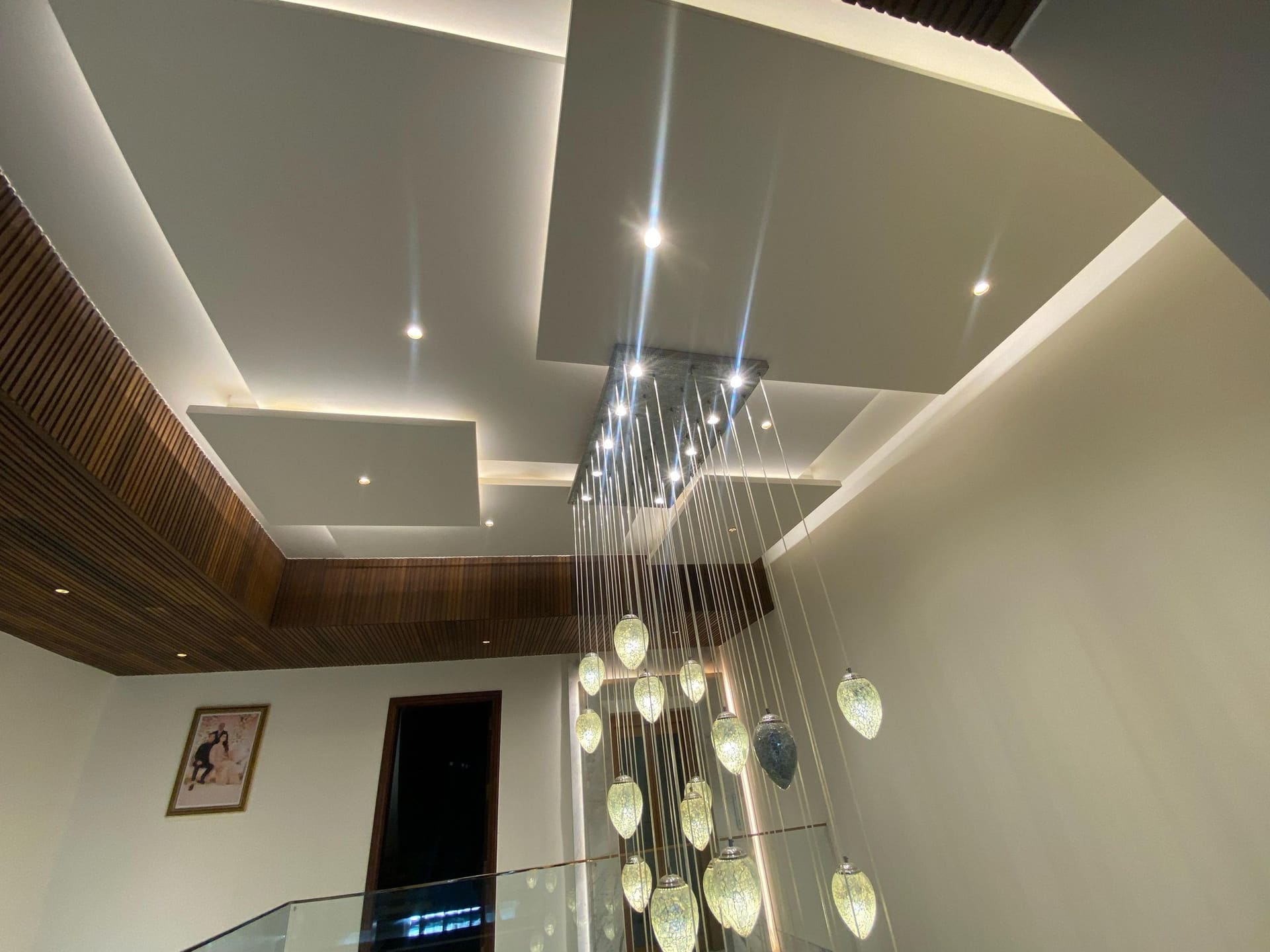 Stairwell with a suspended light installation